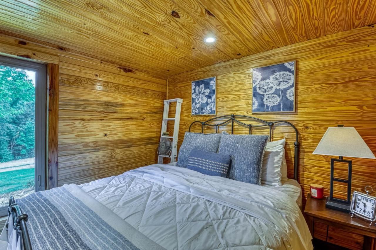 The Gemini-A Dreamy, Waterfront Tiny Cabin Rogersville Екстер'єр фото