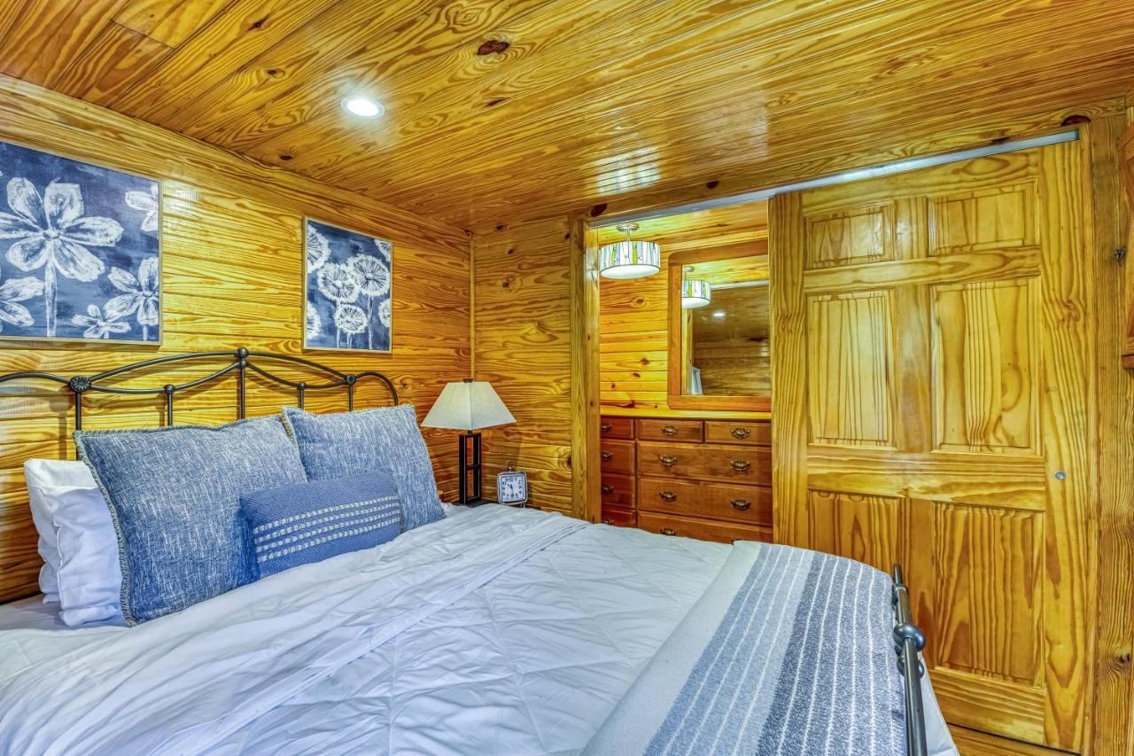 The Gemini-A Dreamy, Waterfront Tiny Cabin Rogersville Екстер'єр фото