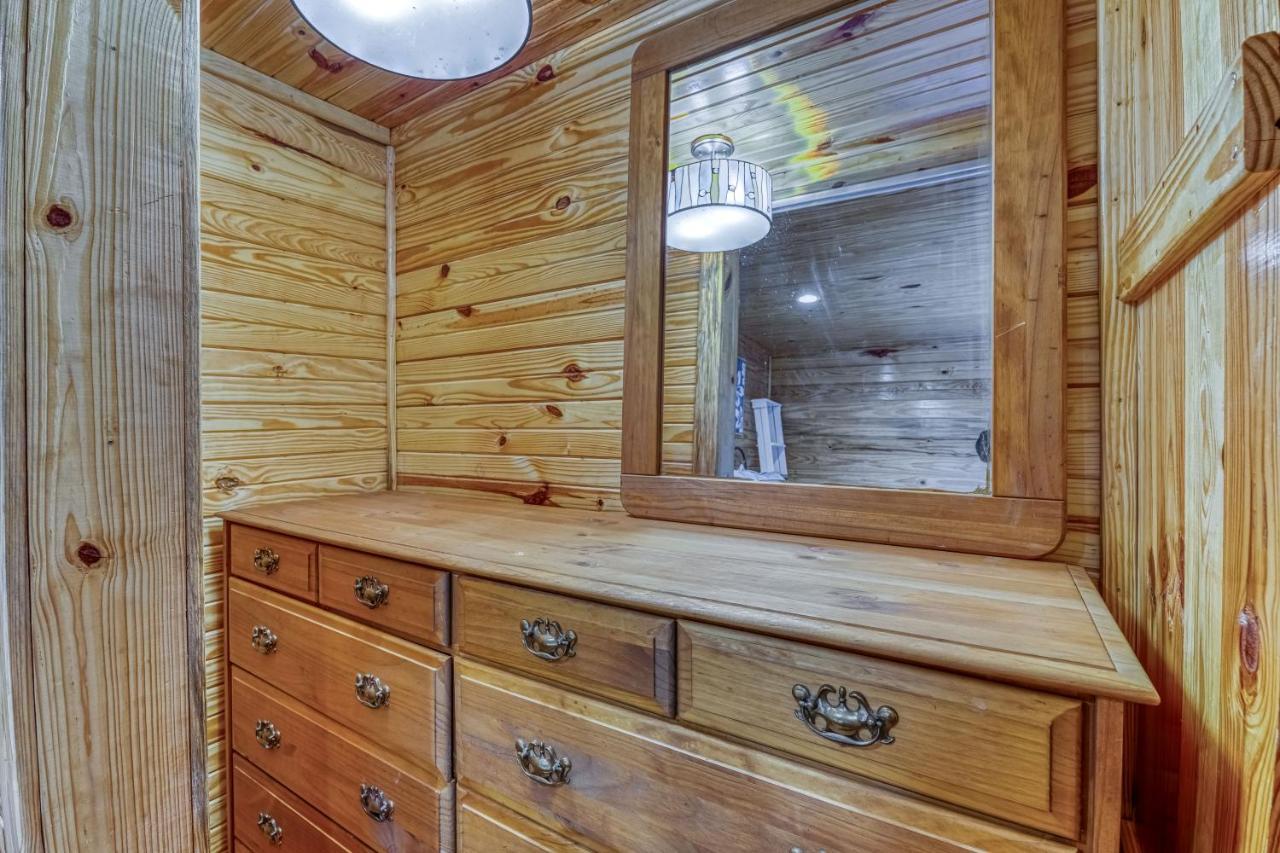 The Gemini-A Dreamy, Waterfront Tiny Cabin Rogersville Екстер'єр фото