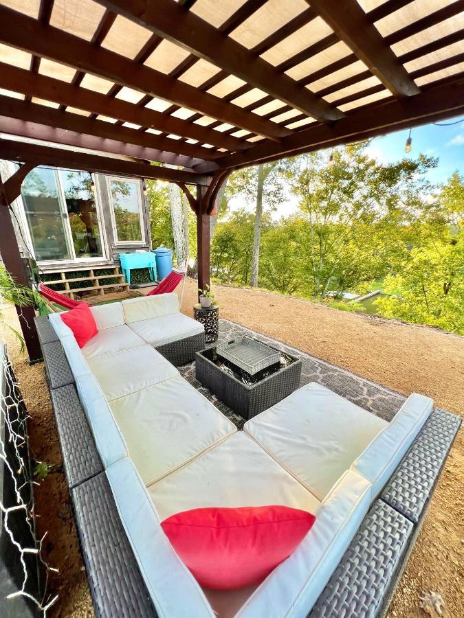 The Gemini-A Dreamy, Waterfront Tiny Cabin Rogersville Екстер'єр фото